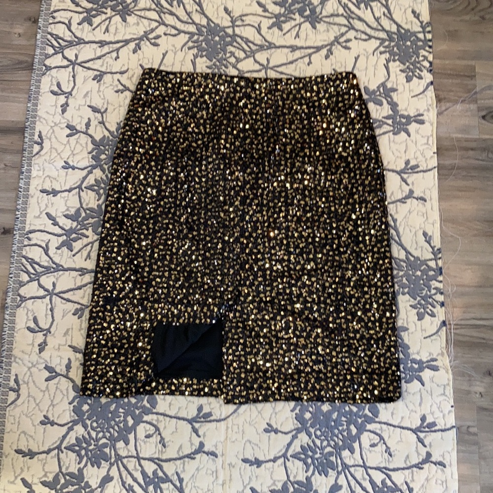 sequins for days…. - Picture 2 of 3